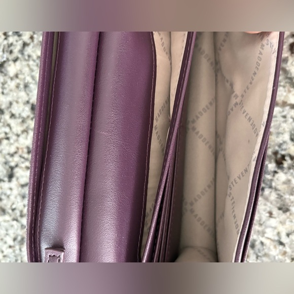 NWT- Steve Madden wristlet, color-beet root - Picture 10 of 11